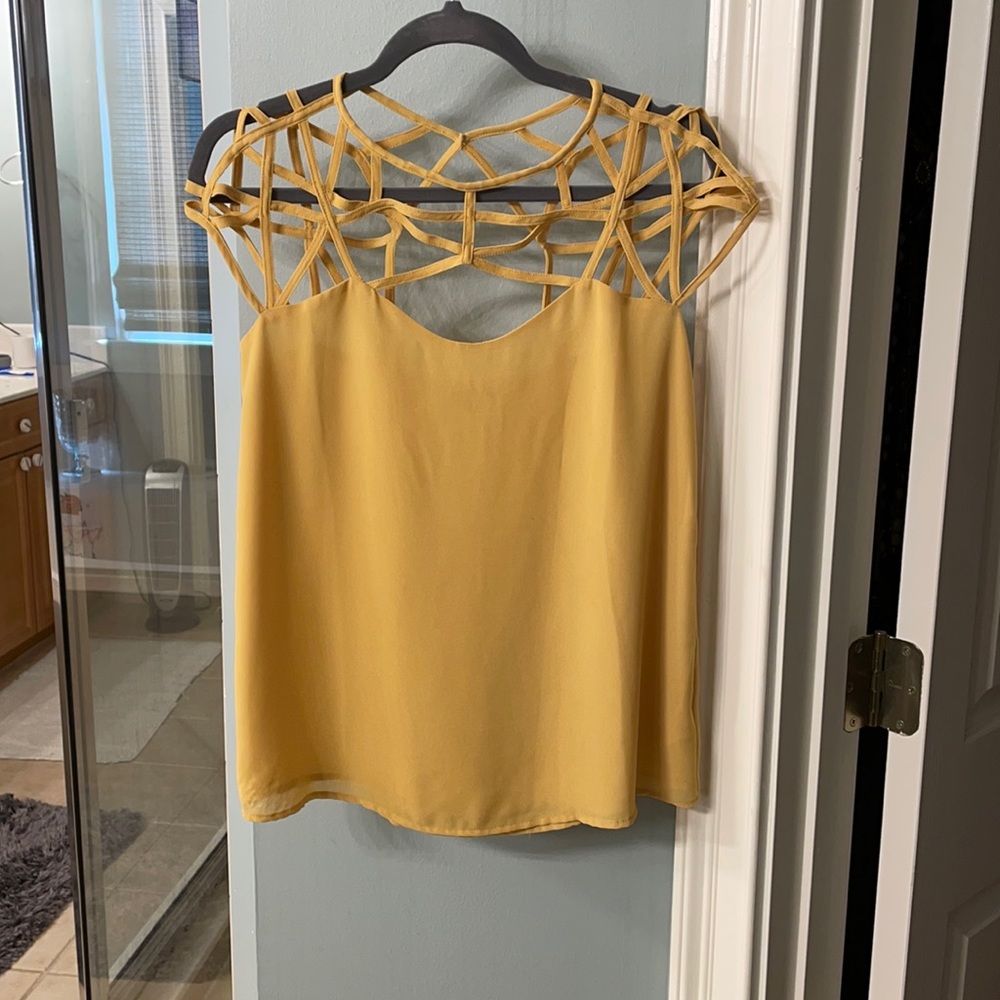 Fun neck line shirt